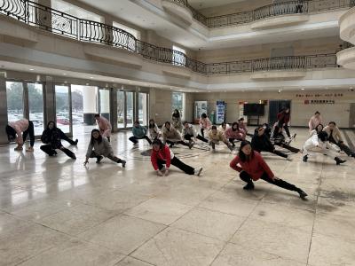 黄州区举办“三八”妇女节文体活动 展现新时代女性风采