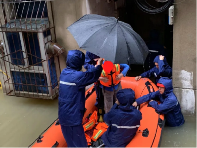 赤壁街道积极应对强降雨天气