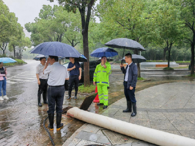 西湖街道全力筑牢防汛“安全堤”