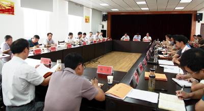 全区上半年经济形势分析会召开
