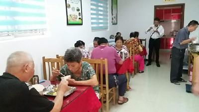  社区爱心餐 暖胃更暖心 