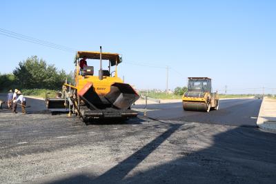  道路建设施工忙