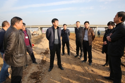 区领导督办堤防建设 