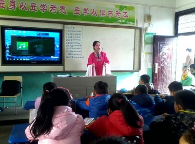   “戏曲进校园”走进三汊镇中心小学  