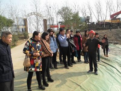 区水务局组织机关人员观摩水利工程建设现场