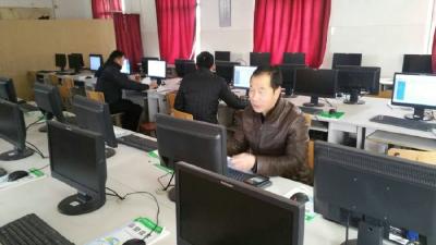 毛陈中学试行网上阅卷