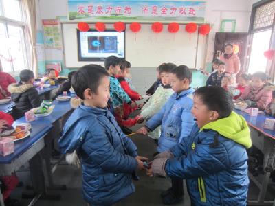 情暖留守儿童 同庆元旦佳节