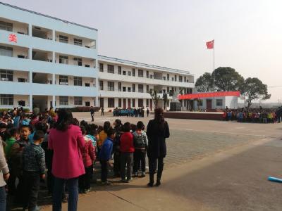 西河中心小学举行道路交通安全应急演练