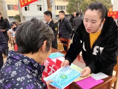 各地各部门“桃花节”上开展各项宣传活动 