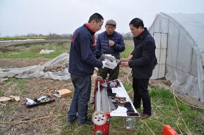 引进机具勤指导　升级改造引围观