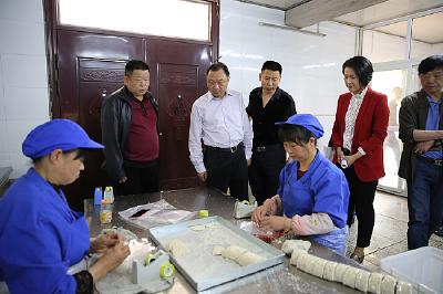 区长程涛调研食品饮料企业
