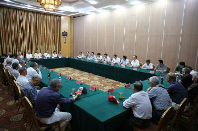 我区召开区“四大家”老领导情况通报会