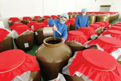 “华农妹”酒香飘市场