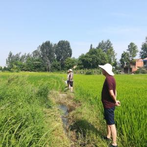 区交通运输局驻村工作队积极参入贫困村抗旱