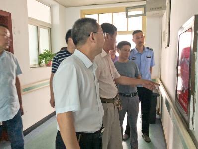 区检查组到一医院进行安全生产检查