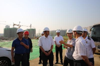 袁华江在新华街开发区新铺镇肖港镇祝站镇开展节前安全检查、秸秆禁烧、环卫督查、慰问、调研指导主题教育工作时强调，要把“守初心、担使命，找差距、抓落实”的总要求落实到实际中，聚焦主题主线， 以主题教育扎实成效推动孝南高质量发展