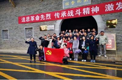 结合支部主题党日 开展爱国主义教育