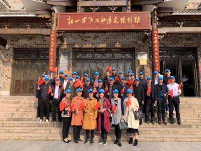 突出“党味” 给主题教育加点“红料”	