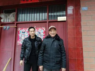 卧龙乡为新退伍军人悬挂光荣牌