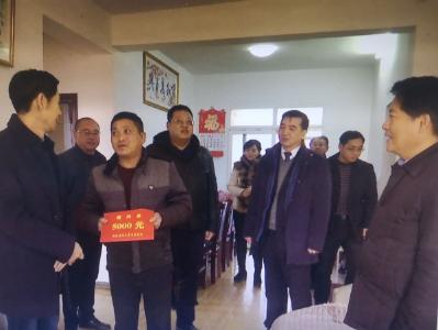省委政法委领导来孝南区慰问见义勇为先进人员