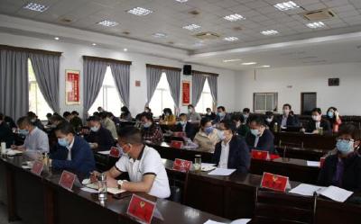 区政协六届第十三次常委会议召开