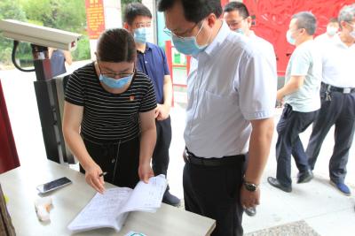 区领导督办防汛抗旱、安全生产和疫情防控工作