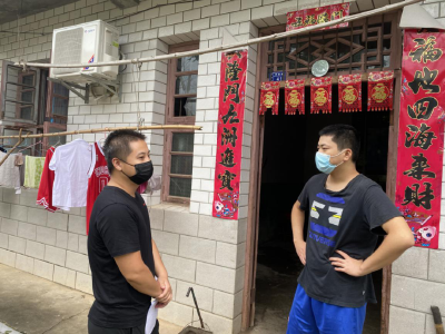 家贫不忘报国志 寡母送儿去当兵