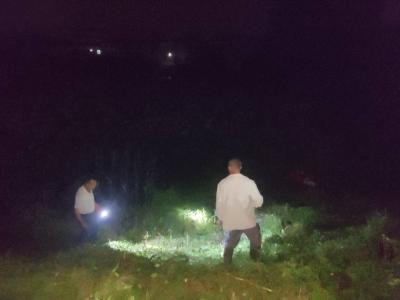 毛陈镇北泾村：“主题党日”活动搬到防汛大堤上
