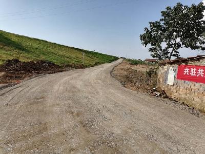 社区与共建单位发力 老旧道路迎来重生