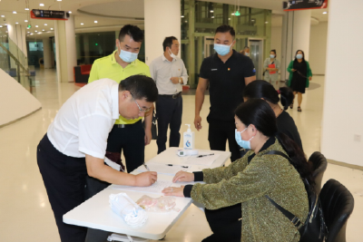 永新社区联合支部开展缅怀先烈、践行“双报到”主题党日活动