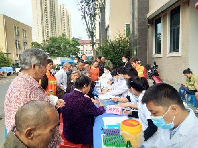 新华街社区卫生服务中心携手孝感市第一人民医院医疗专家团队进社区义诊