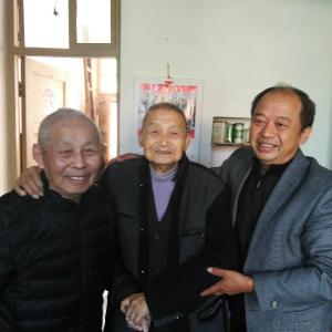 心系老教师 情暖重阳节