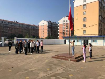 朋兴干部庆“双节” 党员群众热情高