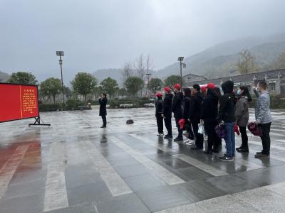 追寻红色足迹 缅怀革命先烈
