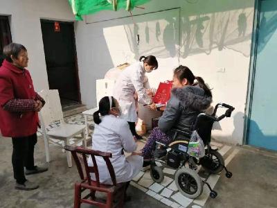 送医送药送健康 关心关爱残疾人