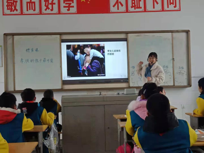 助力教育扶贫 烛光照亮凤集——民盟孝感市孝南支部开展教育扶贫活动
