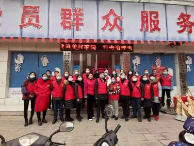中山社区下沉党员开展清洁家园志愿活动