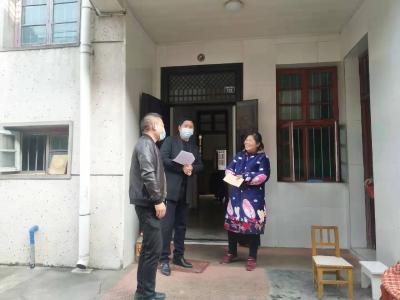 黎明社区下沉党员慰问困难户，结对帮扶献爱心