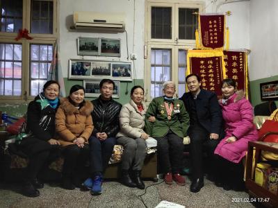 党员学英雄 精神代代传