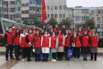 区自然资源和规划局参加纪念学雷锋58周年暨“文明健康、绿色环保”文明实践启动仪式 
