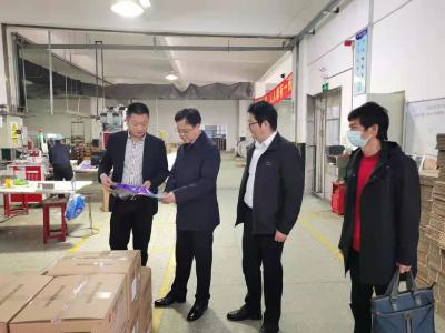 城市管理不缺位 疫情防控不防松