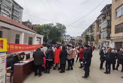 肖港镇开展“服务企业 送岗下乡”现场招聘活动 