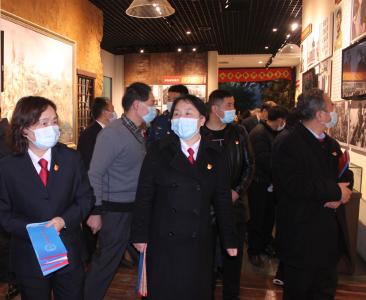 缅怀先烈 接受教育——区法院组织干警参观军史馆 