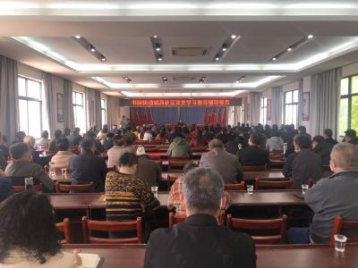 区工商联党组书记到“双报到”社区讲党课