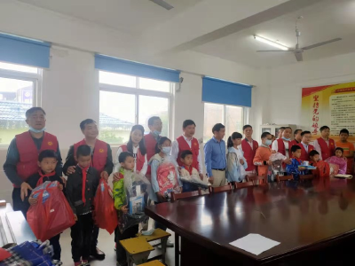 【孝南】助力微心愿，照亮成长路——----孝南桃李天下志愿服务队赴西河五桂小学开展“圆梦微心愿”活动