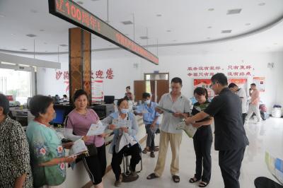 孝南法院迎“七一”开展党建共建送法进社区