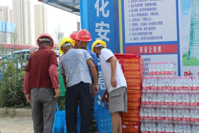区总工会开展“送清凉”慰问活动