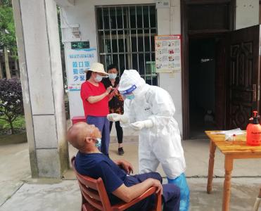 朱湖卫生院为福利院老人健康护航
