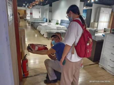 车站街道到工业园检查安全生产工作