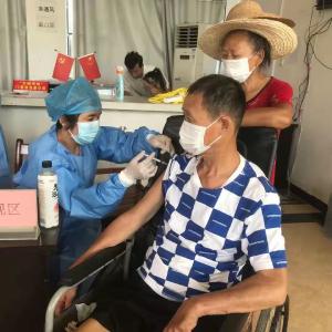 自己多克难 群众少犯难 车站街社区卫生服务中心疫苗接种服务开进乡村